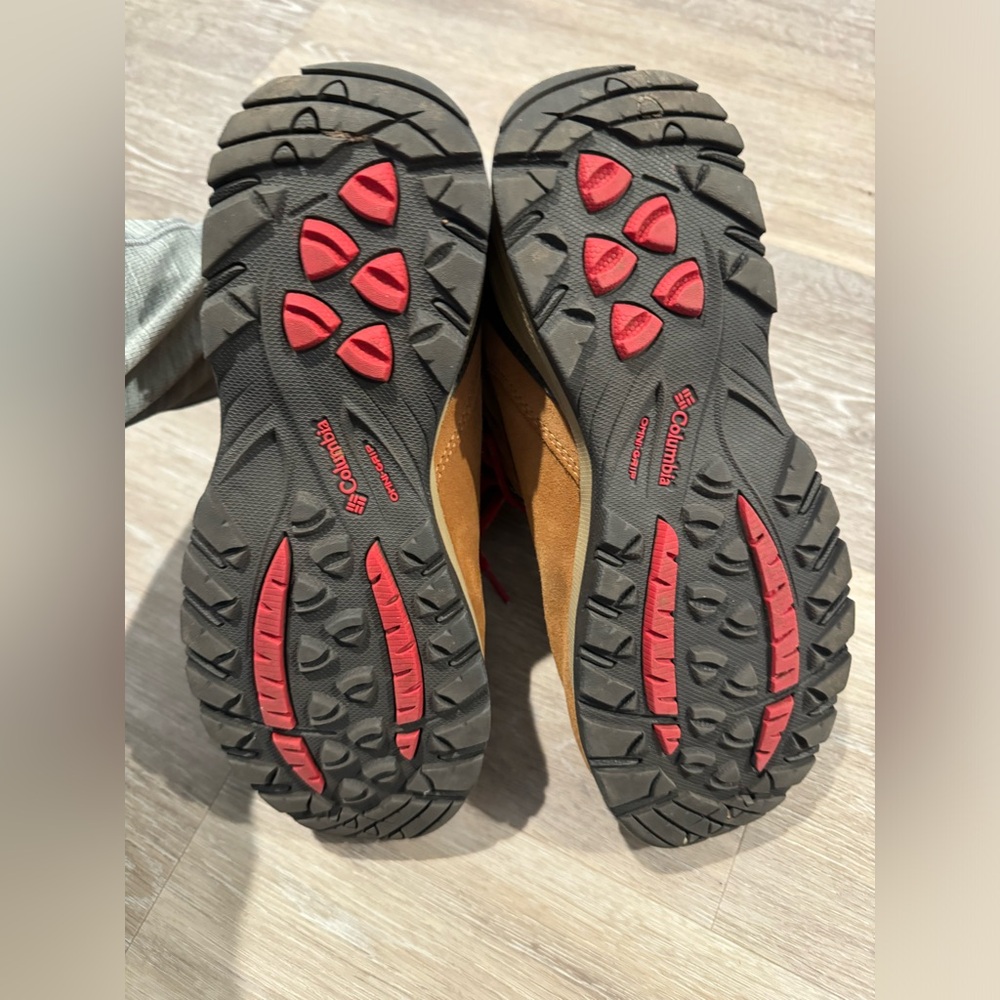 Columbia Brown Suede Hiking Boots with Red Accents - Picture 6 of 12
